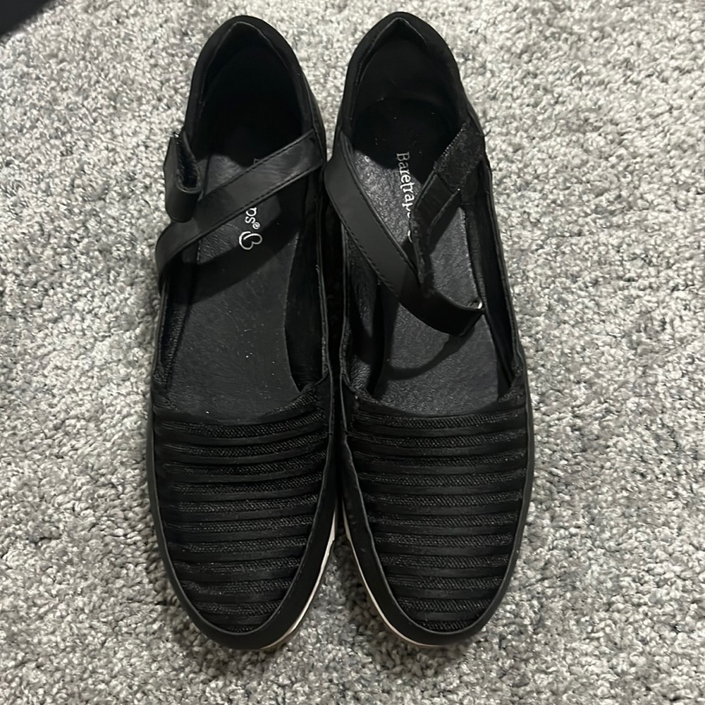 Flat shoes